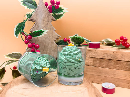 Dennenboomkaars – Kerstsfeer met een Magische Geur 🎄✨