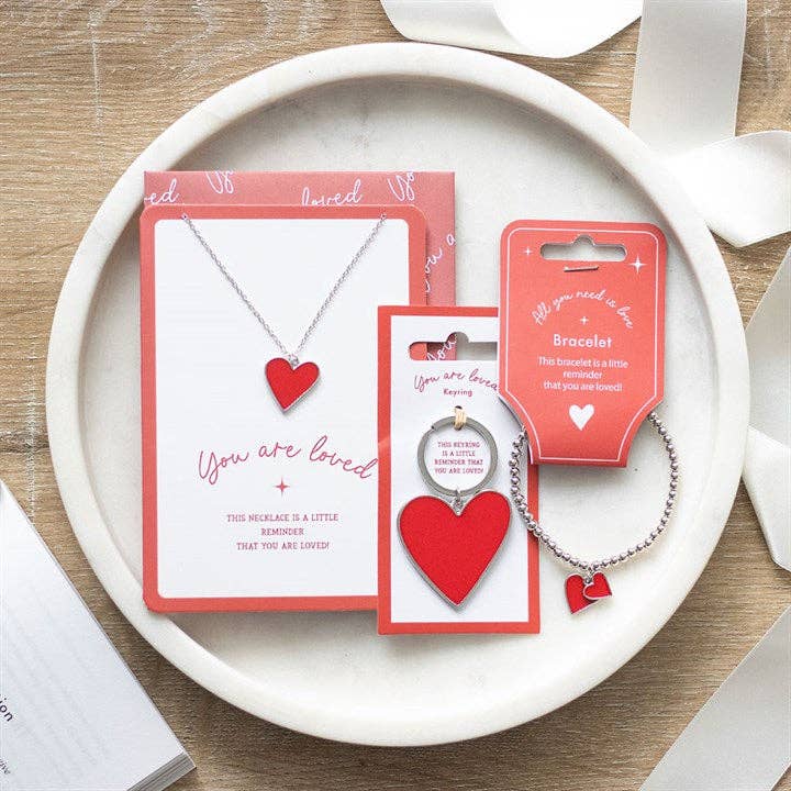 Armband met rood geëmailleerd hart – Een dagelijks gebaar van liefde ❤️